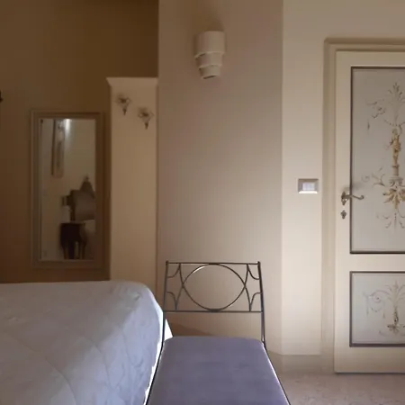 Bed and Breakfast Dolce Rosa ♡ Centro Storico 4*