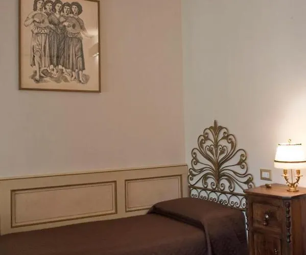 Dolce Rosa ♡ Centro Storico Bed and Breakfast 4*