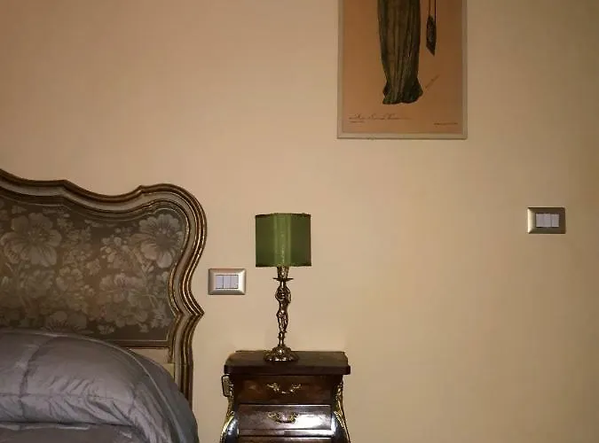 Dolce Rosa ♡ Centro Storico Bed and Breakfast 4*